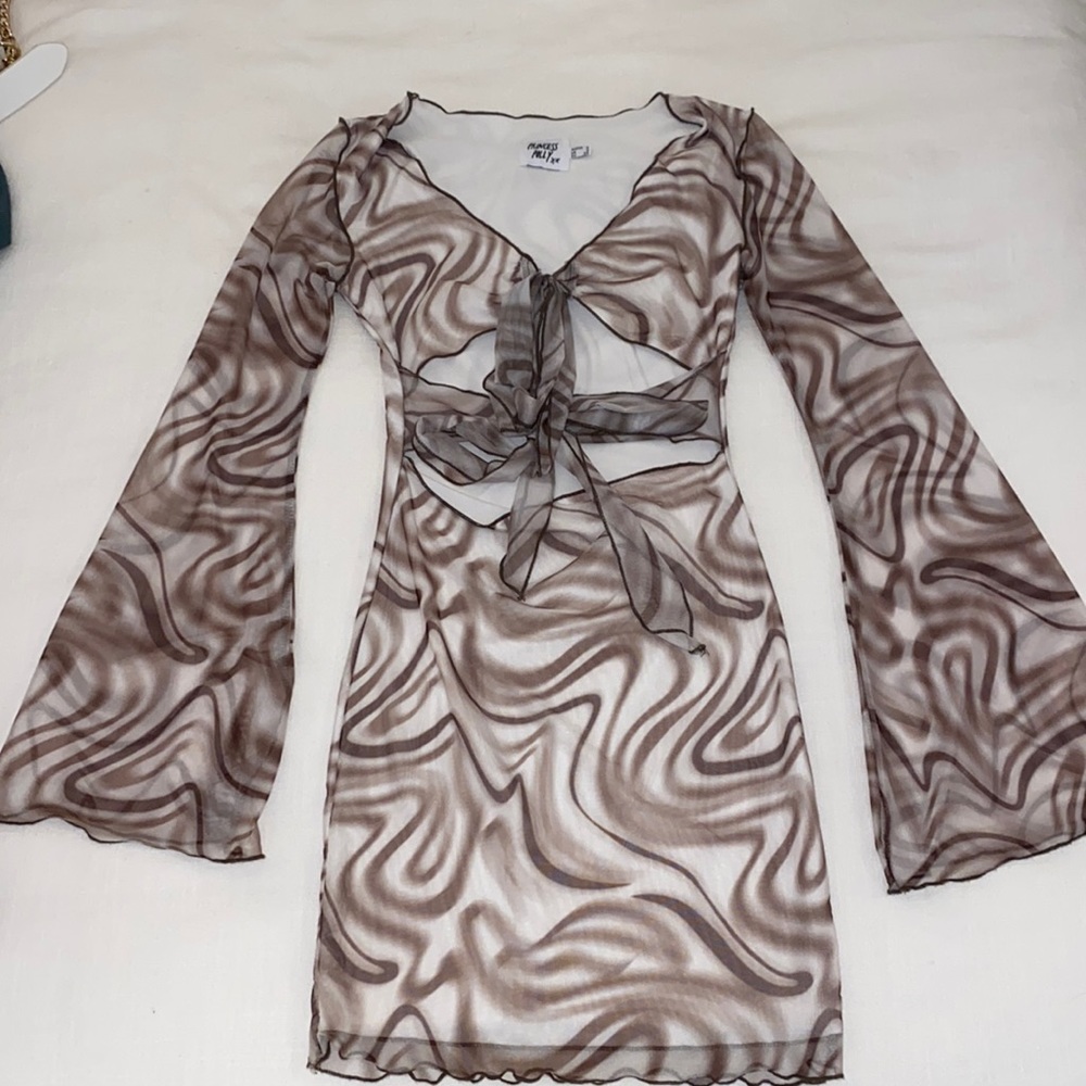 Princess Polly Long Sleeve Graphic Front Cut Out / Tie Dress. Mesh Sleeves.